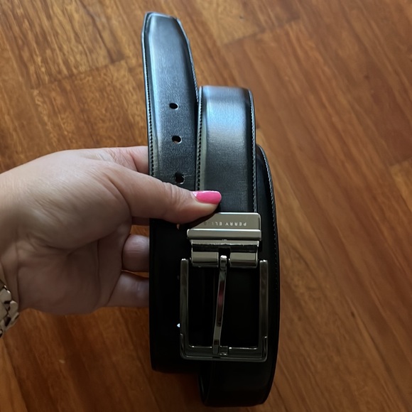 Perry Ellis Reversible belt - Picture 3 of 5